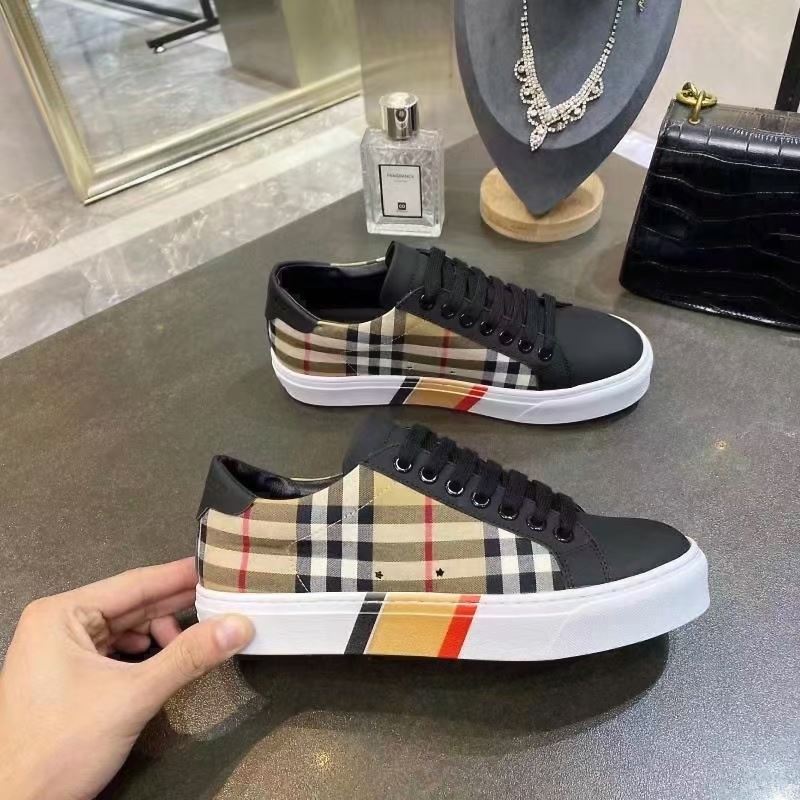 Burberry Low Shoes